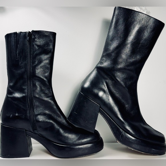 MIISTA Black-Heeled Boots - Picture 3 of 12